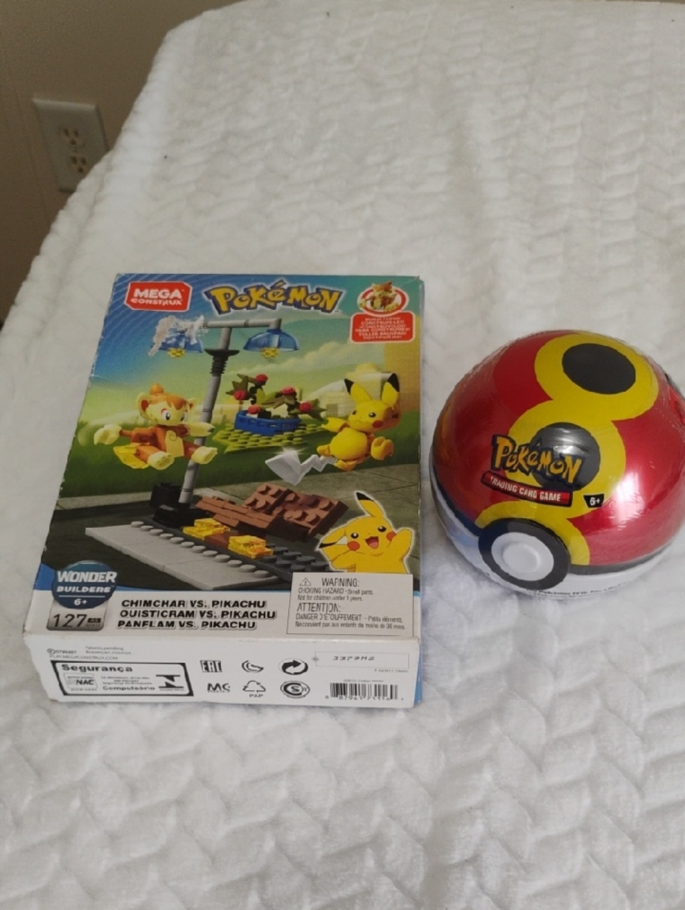 NWOT Vintage Pokemon Mega Construx & Pokemon Ball